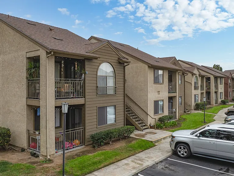 Summer Brook Apartments — Photo 31
