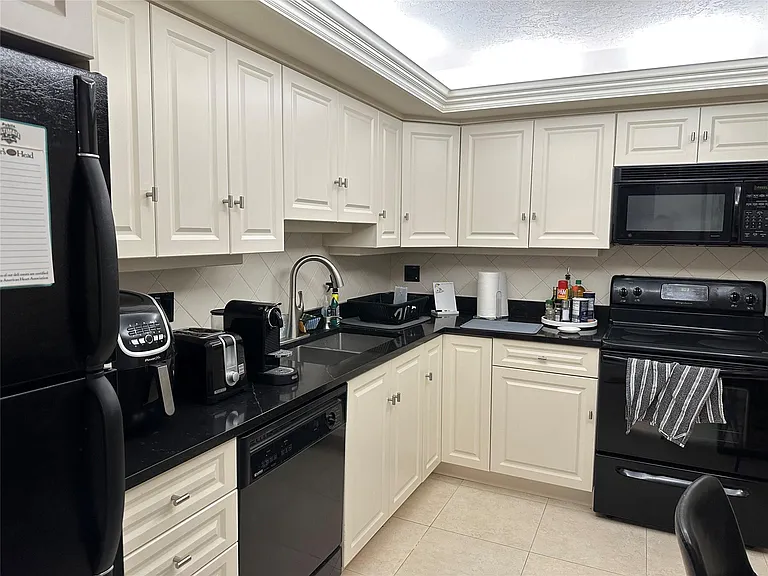 5100 N Ocean Blvd #405 — Photo 11