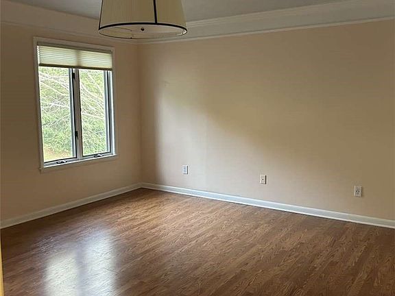 4th image of 215 Meadow Ridge Road #19