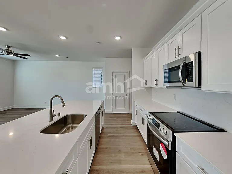 6411 Rush Ave — Photo 3