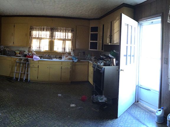 Kitchen & Dining