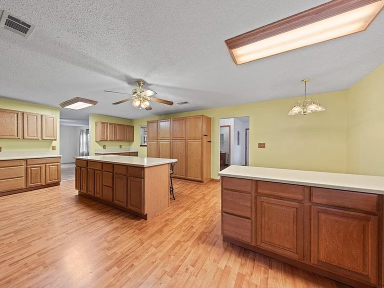 122 Beach Dr — Photo 14