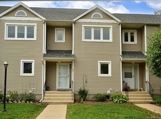 27 Oak Ridge Dr #27, Windsor Locks, CT 06096