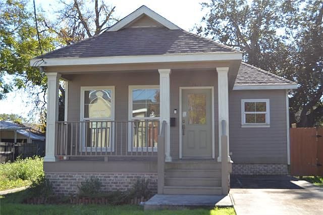 1st image of 2424 Gladiolus St