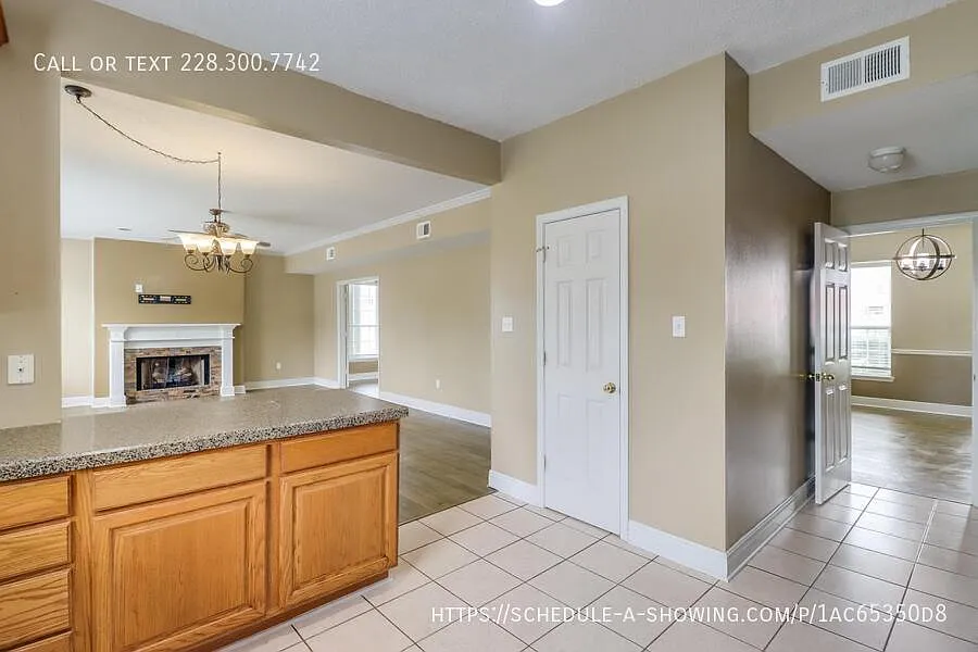 4 bed, 2.5 bath, 2772 sqft, $2,875 — Photo 4