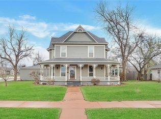 703 E Commerce St, Altus, OK 73521