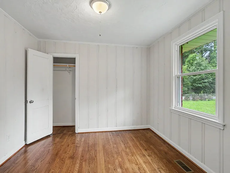 1221 Burlington Rd — Photo 24