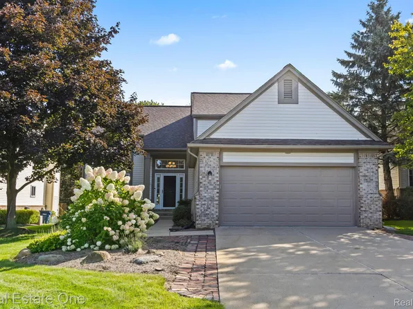 3540 Briarbrooke Ln, Rochester, MI 48306