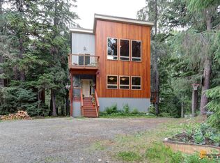 345 Donner Dr, Girdwood, AK 99587