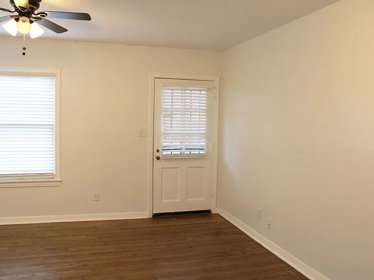 2825 W Woodlawn Ave — Photo 7