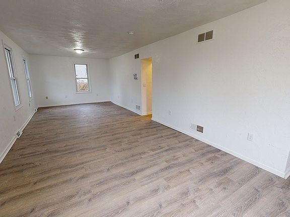 5th image of 8026 Gladstone Dr