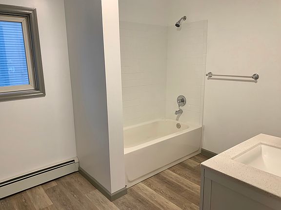 5th image of 521 Church St
