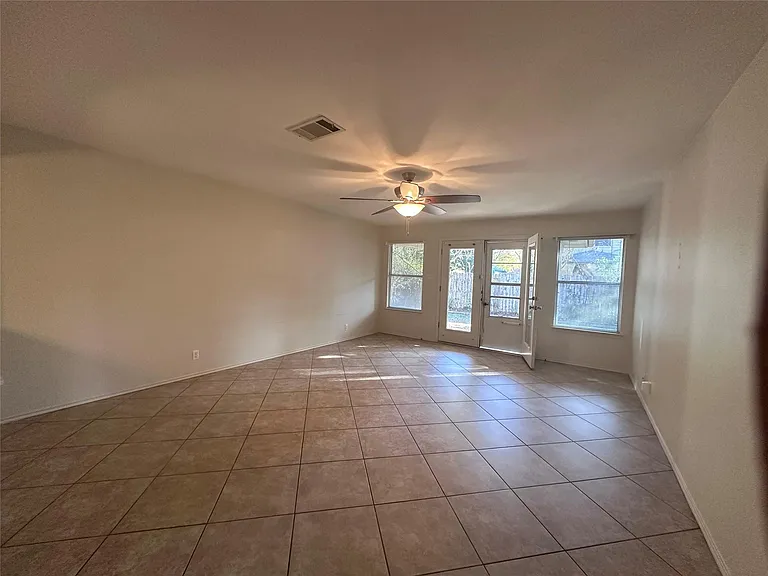 605 Blair Ave — Photo 2