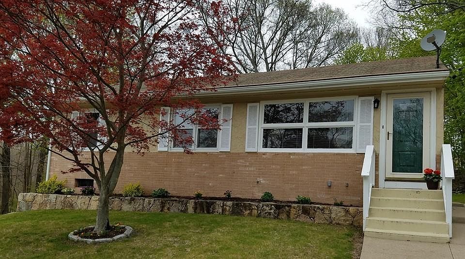 1st image of 7 Westwood Dr