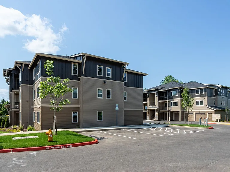 Live where you love at Edgewater Apartments — Photo 37