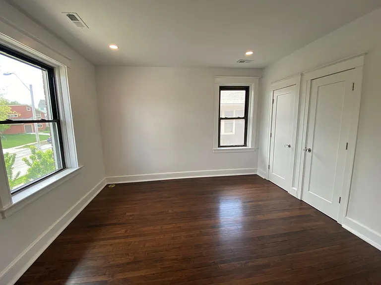 2704 Charlotte St — Photo 16