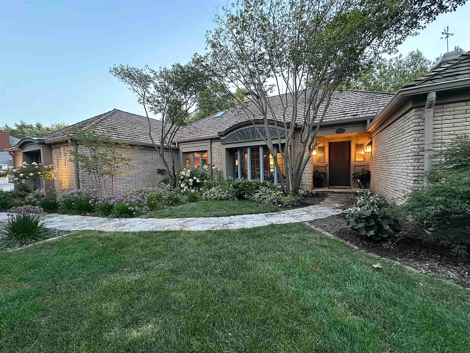 1322 Country Club Dr