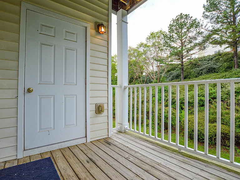 9823 Hyde Glen Ct — Photo 27