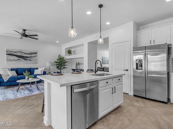 4th image of 4930 E COLONIAL Drive