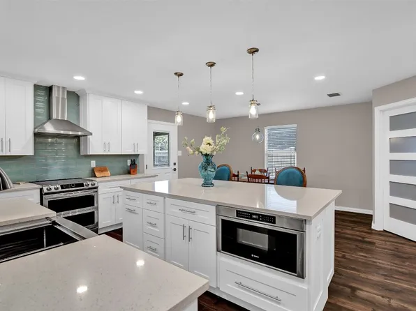 2704 Woodlake Pkwy, Little Elm, TX 75068