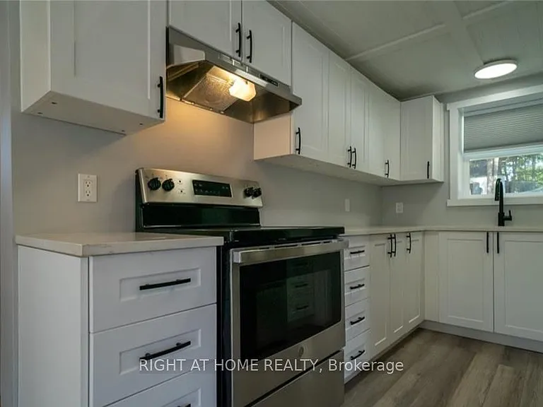 48 Ridley St E — Photo 9