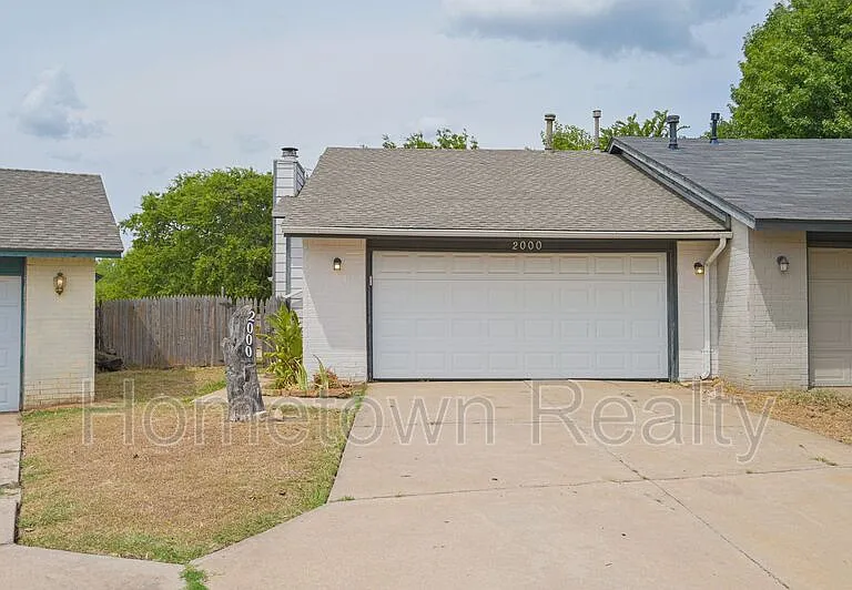 2000 Twisted Oak Cir — Photo 1