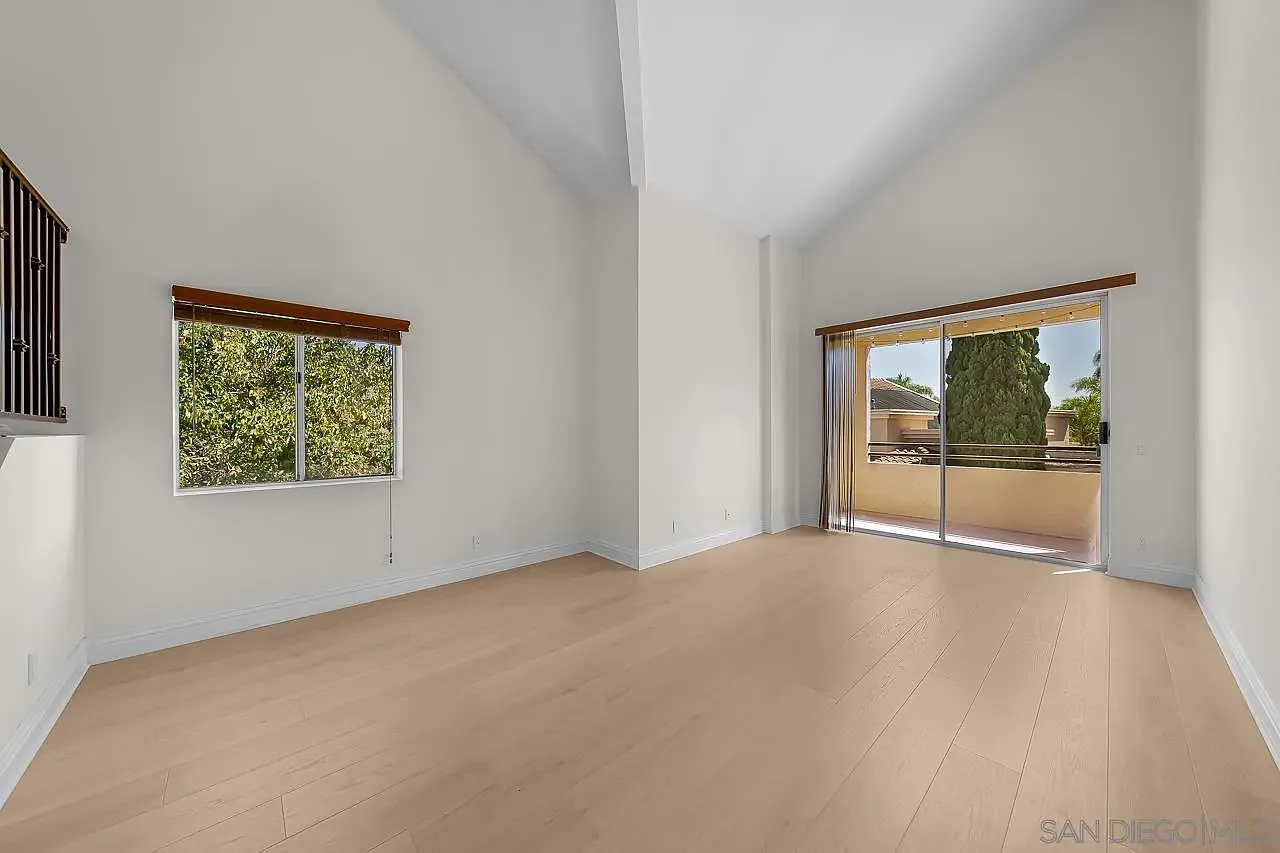 2 bed, 2.0 bath, 1080 sqft, $3,400 — Photo 2