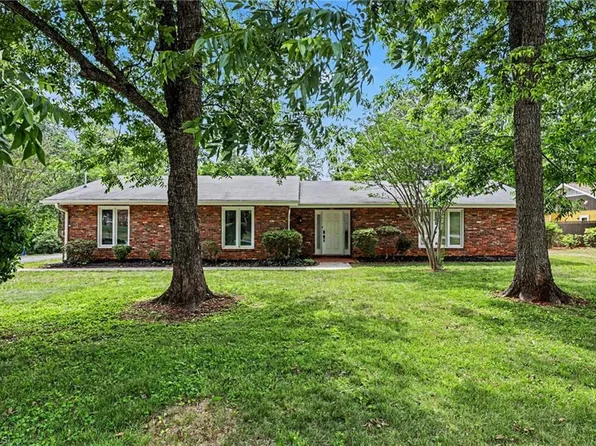 5671 Novack St, Winston Salem, NC 27105