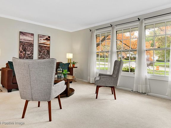 4th image of 1090 Black Oak Dr
