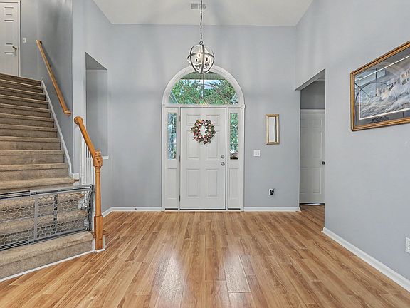 5th image of 112 Spring Meadows Dr