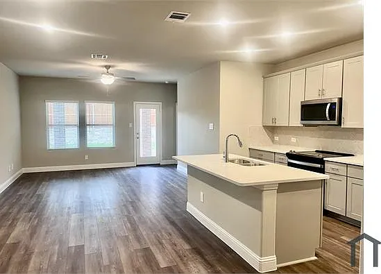 4 bed, 2127 sqft, $3,400 — Photo 3