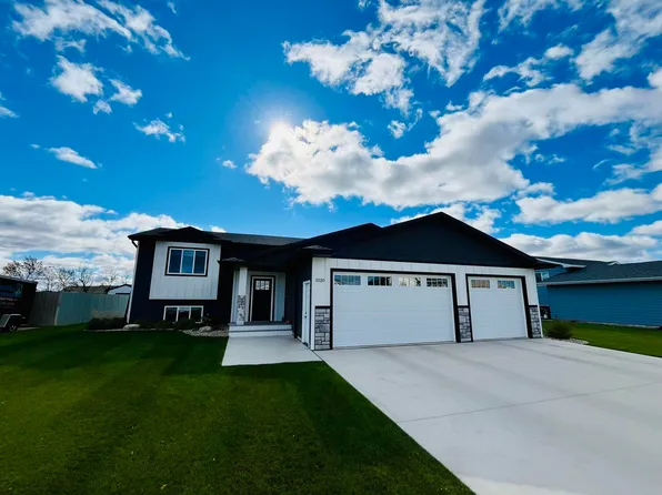 1020 32nd Ave NE, Aberdeen, SD 57401