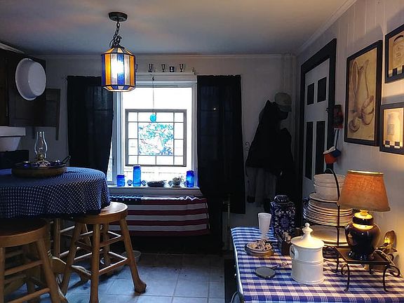 5th image of 62 Warren St