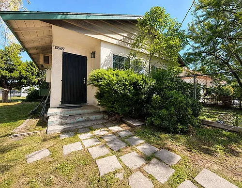 10565 Camarillo St Photo 1