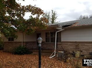 2017 Washington Ave, Baxter Springs, KS 66713