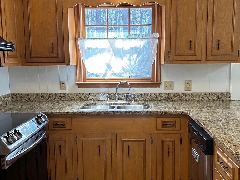 1460 Crowndale Dr — Photo 12
