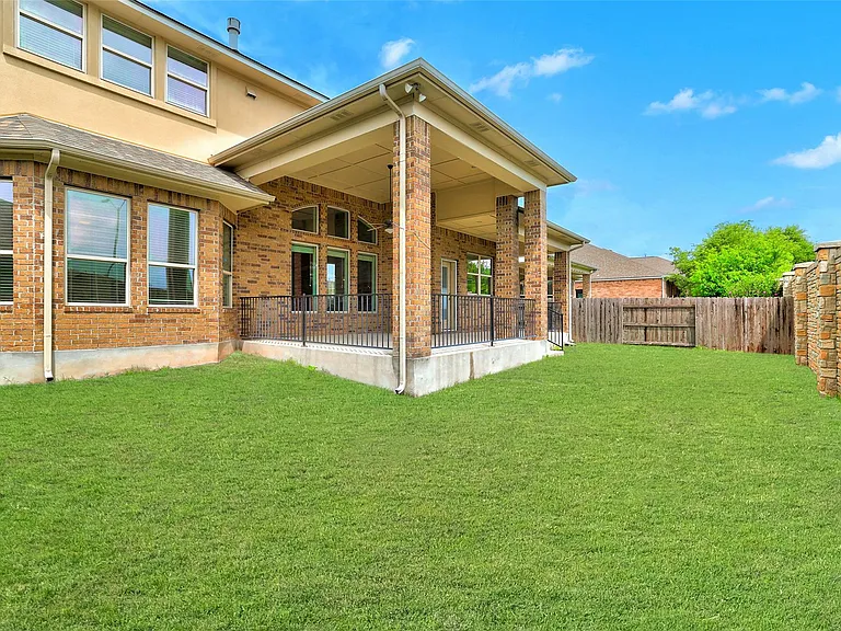 213 Southern Cross Dr — Photo 10