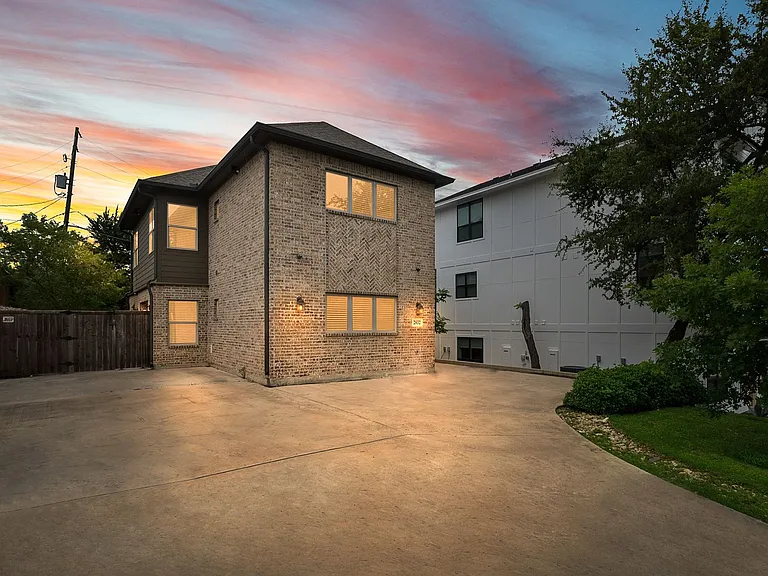 2832 Forest Park Blvd — Photo 5