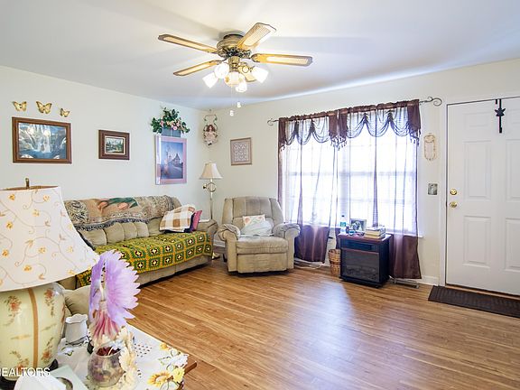 3rd image of 501 Iris Cir