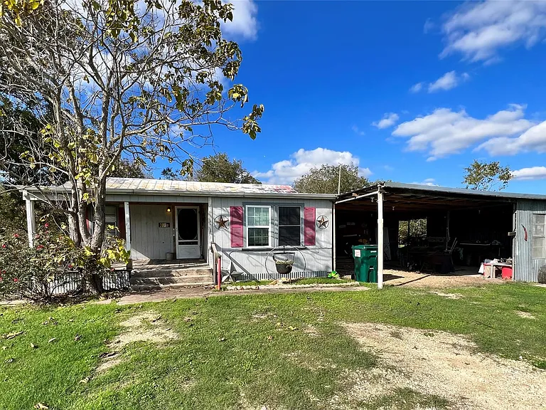 1621 FM 431 — Photo 21
