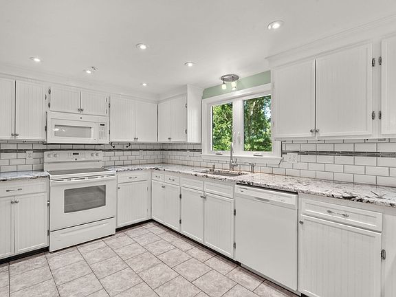 5th image of 46 Wayne Rd
