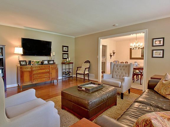 5th image of 203 Pinemount Dr
