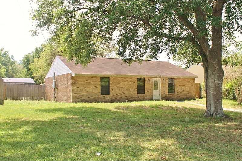 1st image of 23744 Oak Ln
