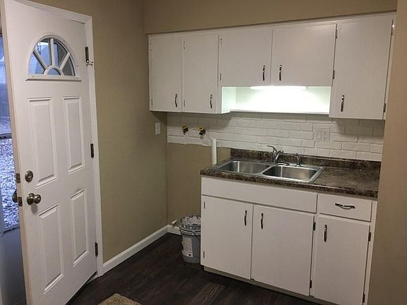 3rd image of 4013 Wakeman Dr