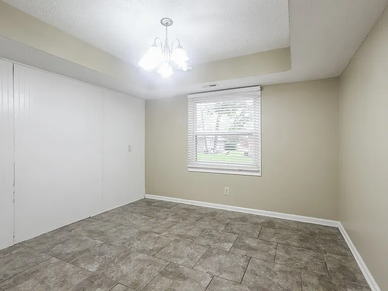 1112 Delray Dr — Photo 7