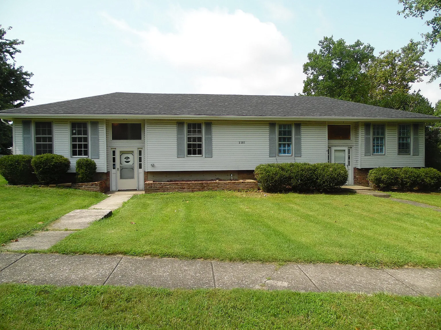 4 bed, 1.5 bath, 1944 sqft, $1,750 — Photo 1