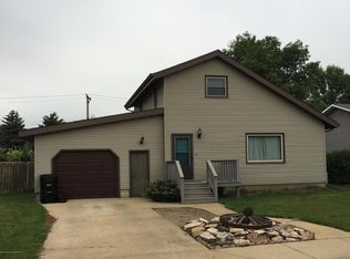 971 1st Ave W, Dickinson, ND 58601