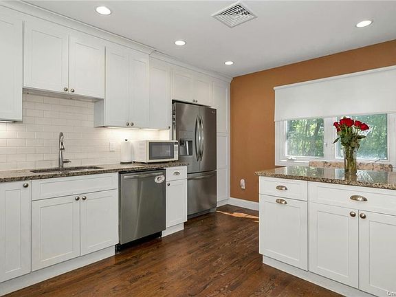3rd image of 29 Nutgrove St Unit 29