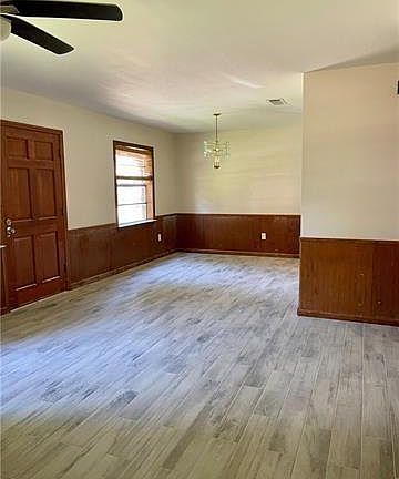 2nd image of 140 E 12th St