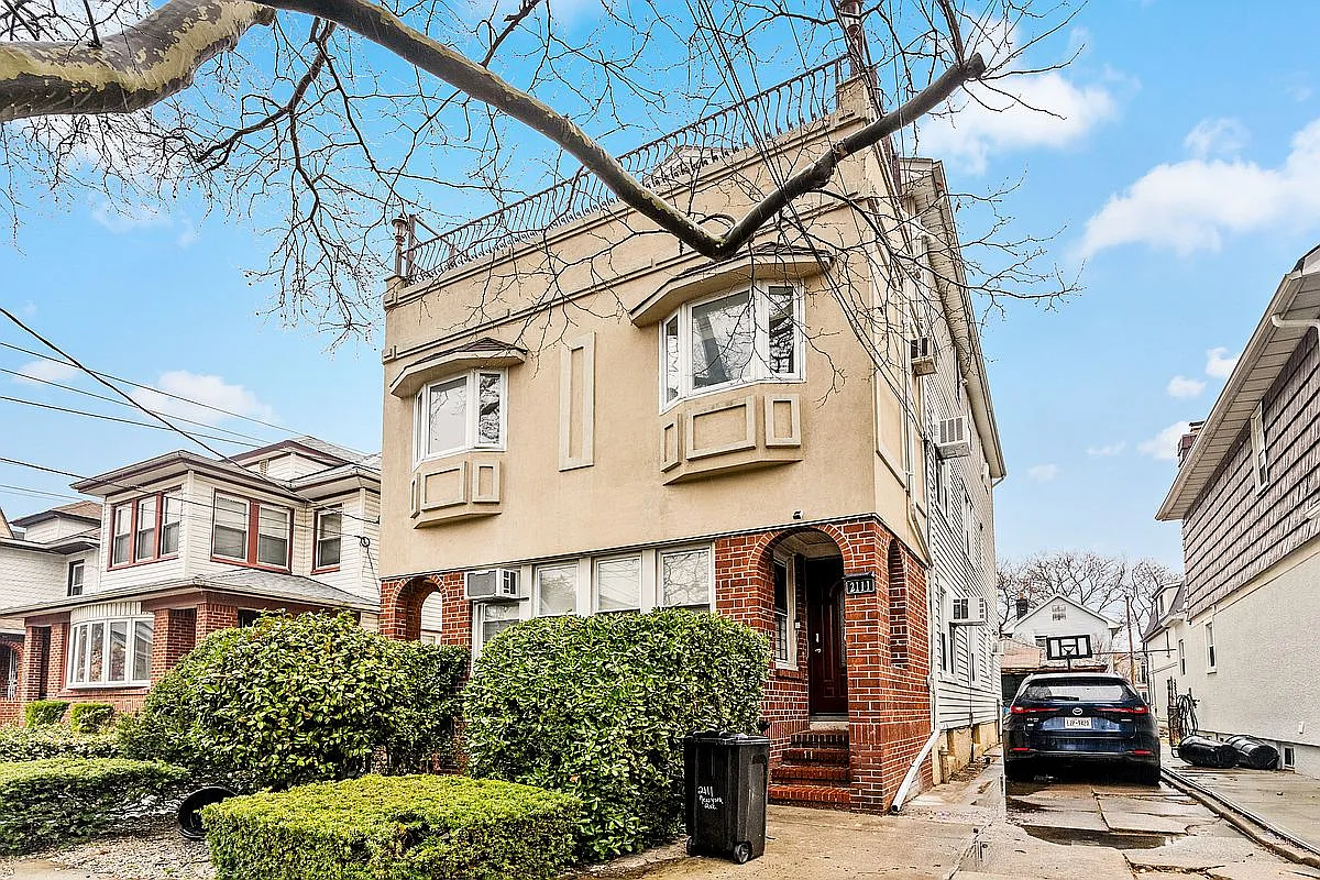 2109 New York Ave photo 1